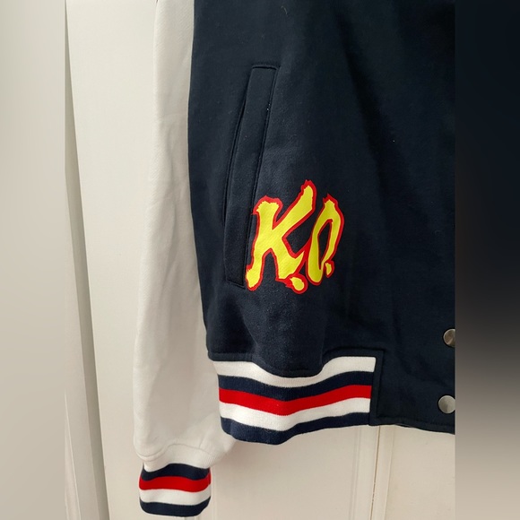 Ultra Rare Street Fighter Varsity Bomber - Medium - Picture 4 of 6